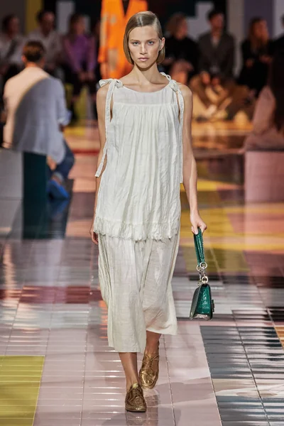 Look 19